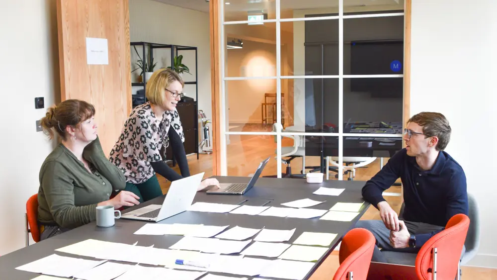 A photo of Sarah Bohndiek, Gemma Bale in an office