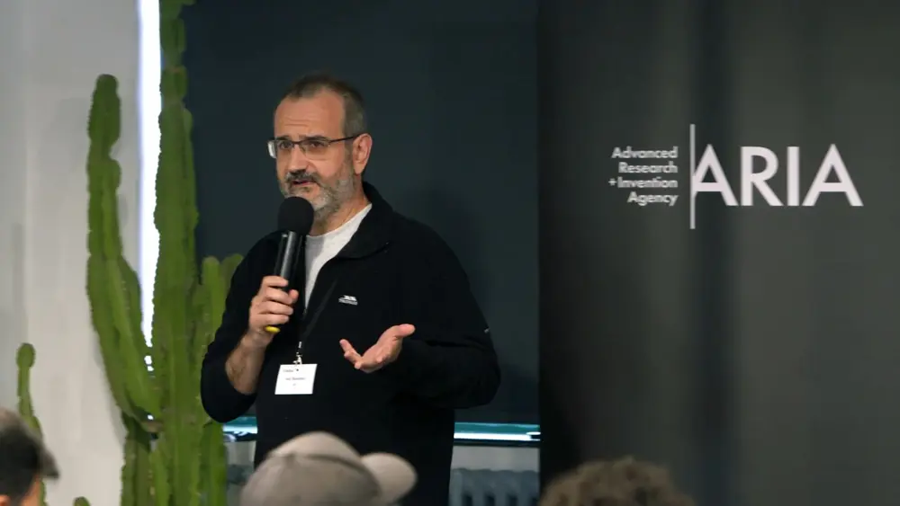 Ant Rowstron presenting a talk at the Trust Everything, Everywhere Discovery workshop